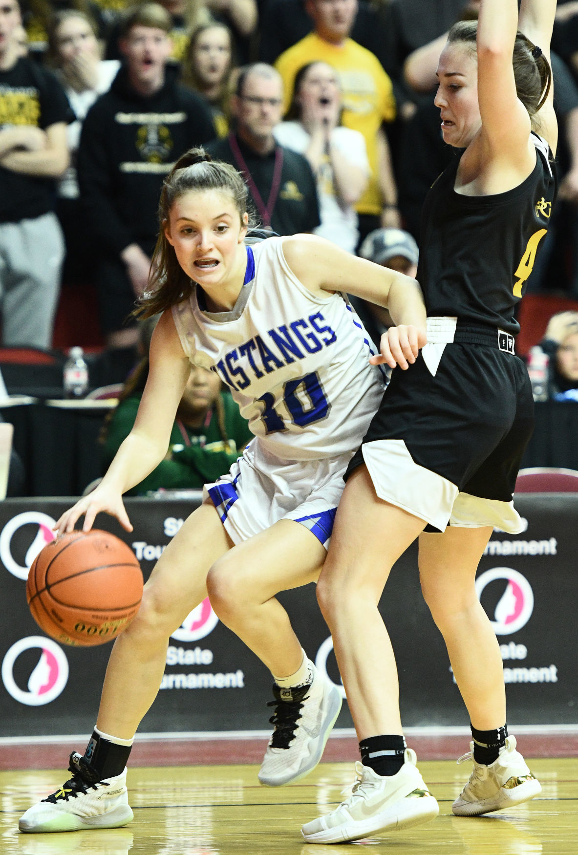 Newell-Fonda vs Bishop Garrigan state basketball